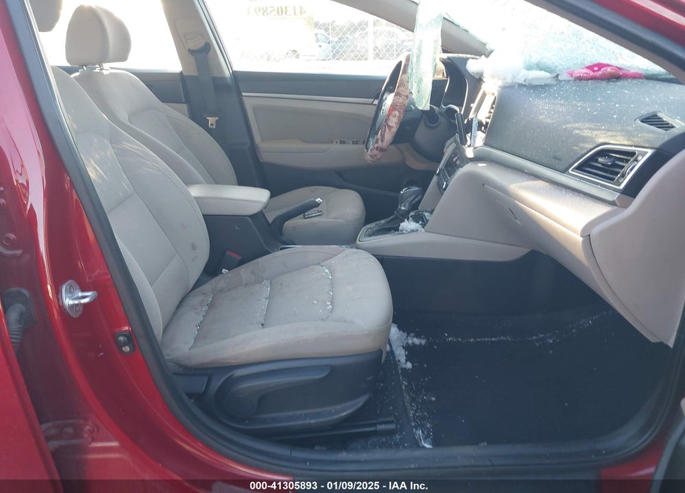 2017 HYUNDAI ELANTRA VIN: KMHD84LF6HU160904