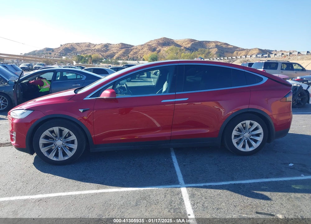 2018 TESLA MODEL X 100D/75D/P100D VIN: 5YJXCDE2XJF142611