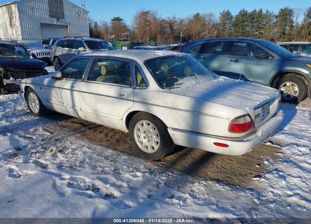 1998 JAGUAR XJ8 L VIN: SAJHX6243WC812497