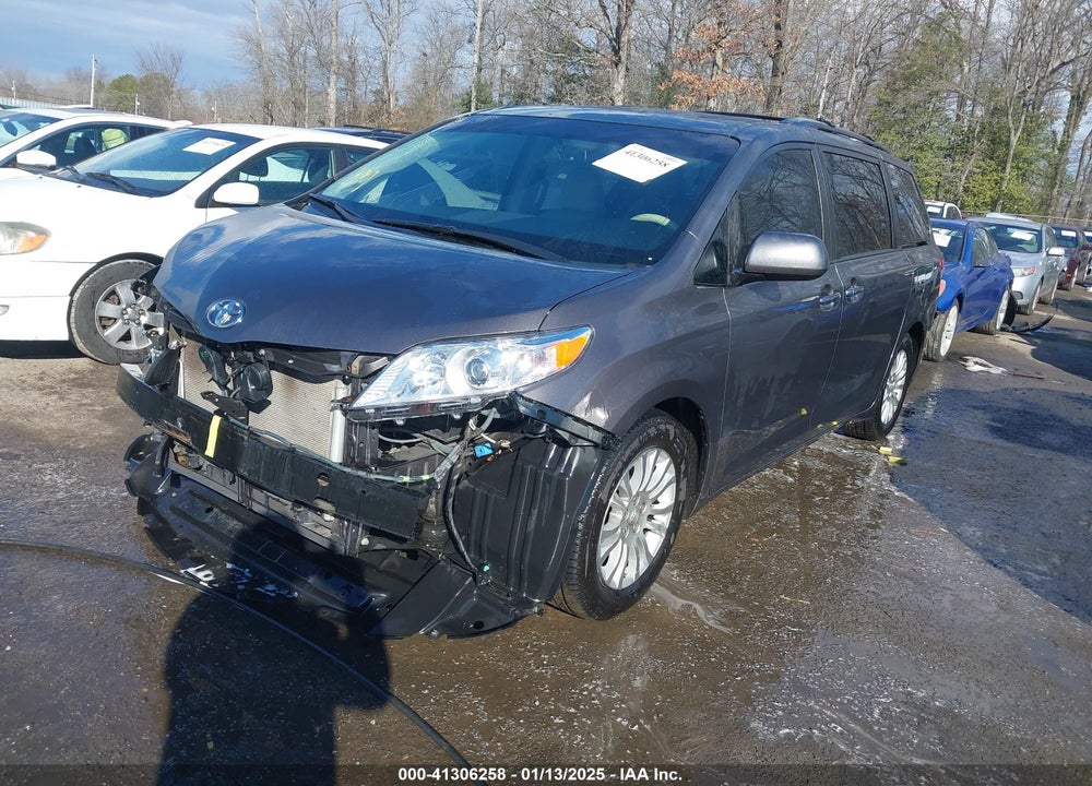 2011 TOYOTA SIENNA XLE LIMITED VIN: 5TDYK3DC8BS147895