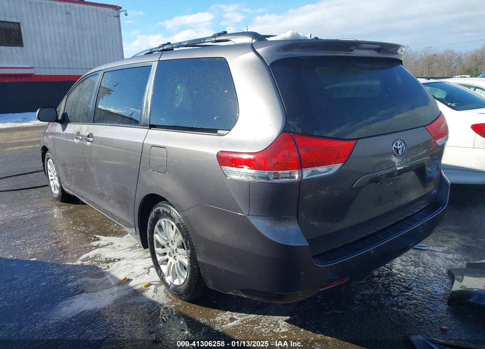 2011 TOYOTA SIENNA XLE LIMITED VIN: 5TDYK3DC8BS147895