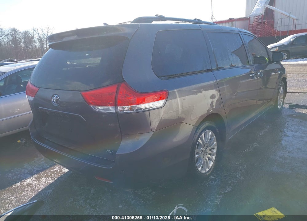 2011 TOYOTA SIENNA XLE LIMITED VIN: 5TDYK3DC8BS147895