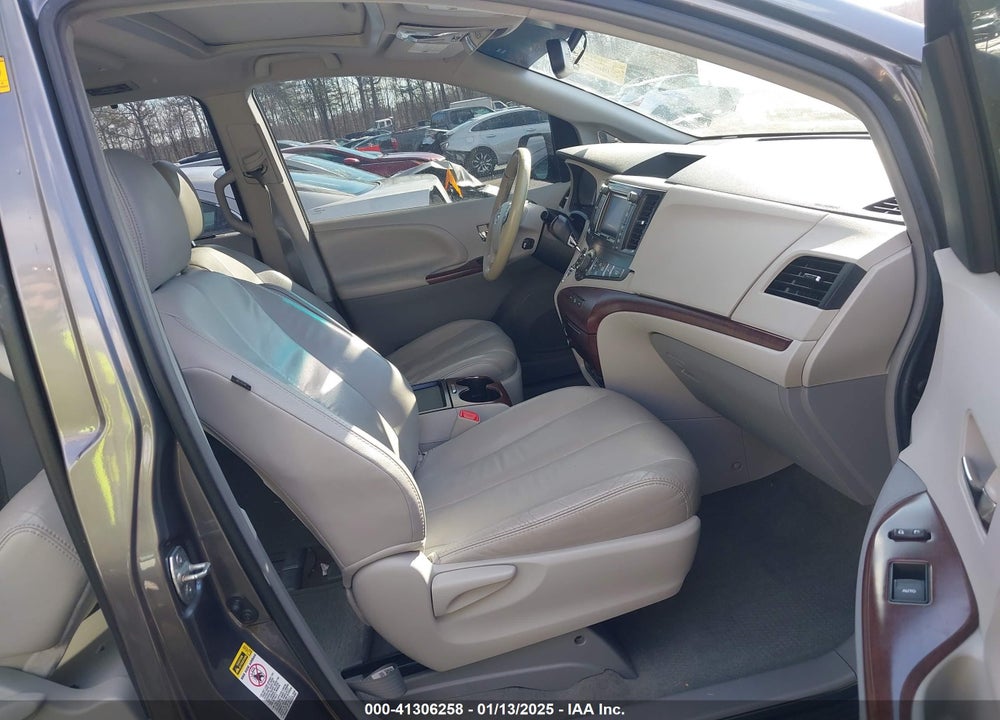 2011 TOYOTA SIENNA XLE LIMITED VIN: 5TDYK3DC8BS147895