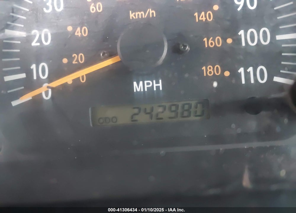 2002 TOYOTA TUNDRA SR5 V8 VIN: 5TBBT44162S284933