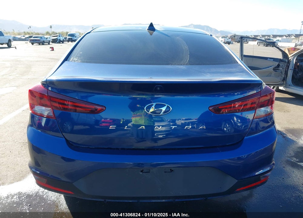 2020 HYUNDAI ELANTRA VIN: 5NPD84LF2LH559378