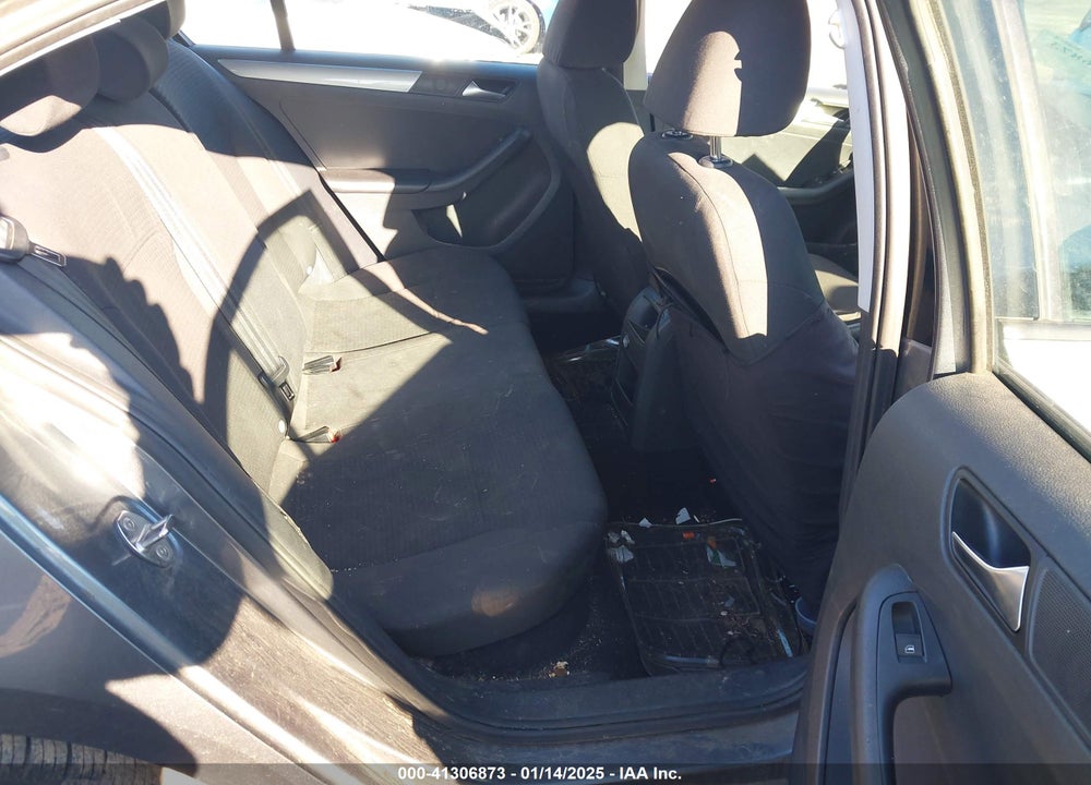 2015 VOLKSWAGEN JETTA VIN: 3VWD17AJ1FM273742