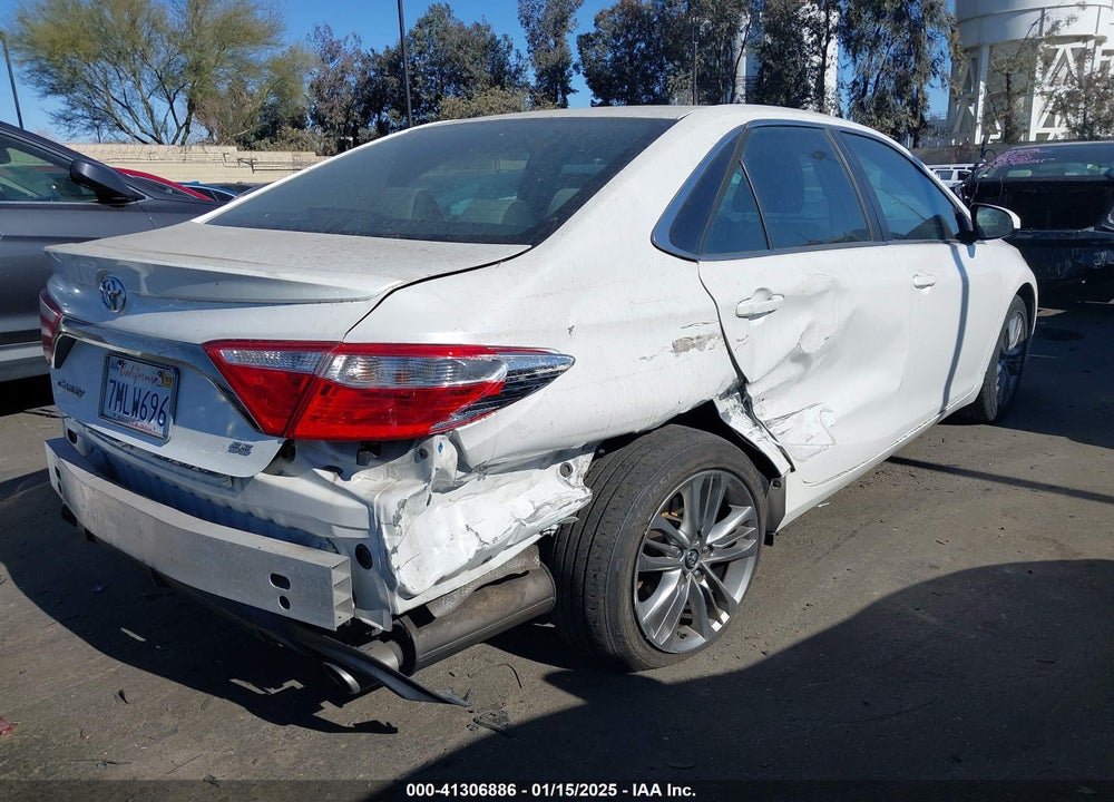 2015 TOYOTA CAMRY SE VIN: 4T1BF1FK0FU113000