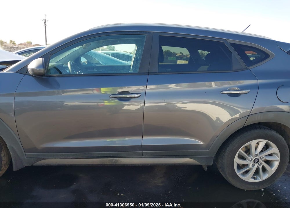 2016 HYUNDAI TUCSON SE VIN: KM8J33A44GU211053