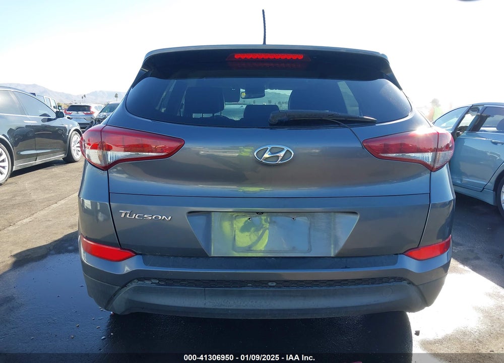 2016 HYUNDAI TUCSON SE VIN: KM8J33A44GU211053