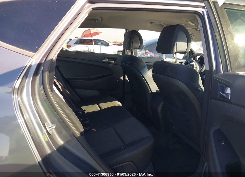 2016 HYUNDAI TUCSON SE VIN: KM8J33A44GU211053