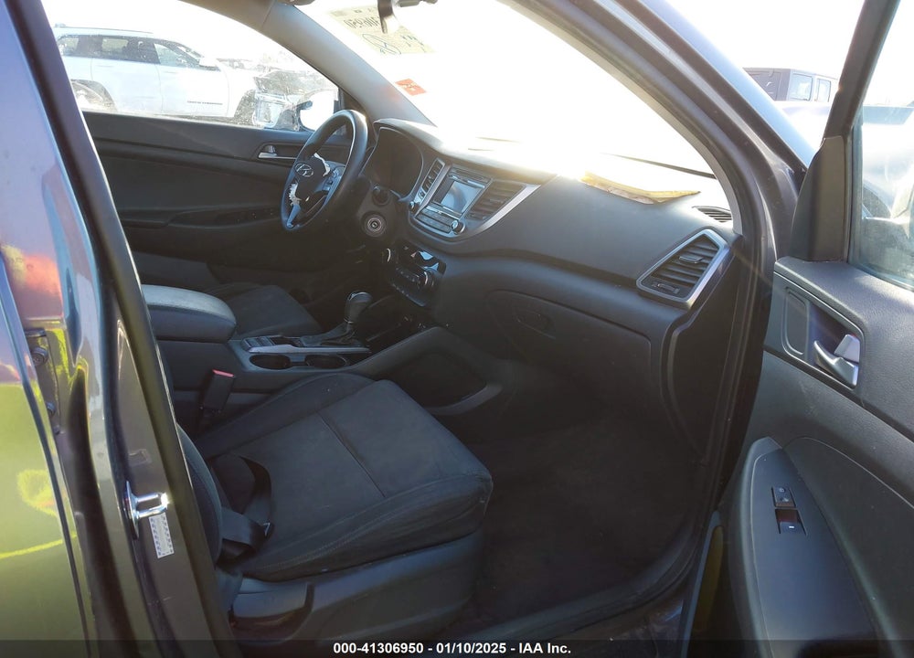 2016 HYUNDAI TUCSON SE VIN: KM8J33A44GU211053
