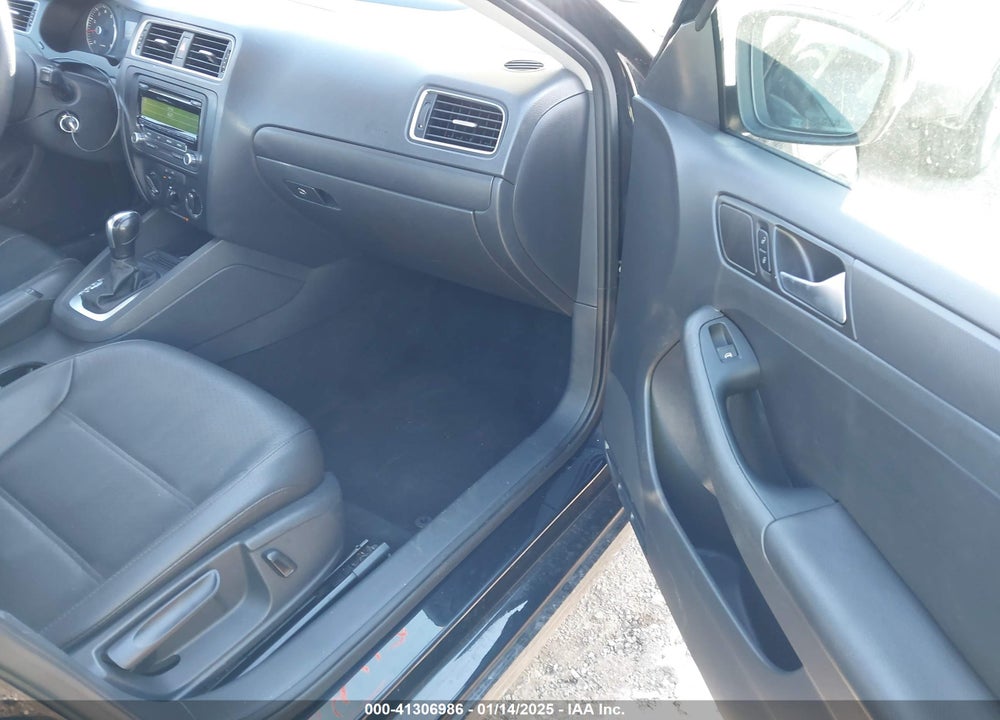 2014 VOLKSWAGEN JETTA 1.8T SE VIN: 3VWD17AJ5EM427528