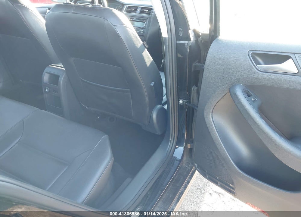 2014 VOLKSWAGEN JETTA 1.8T SE VIN: 3VWD17AJ5EM427528