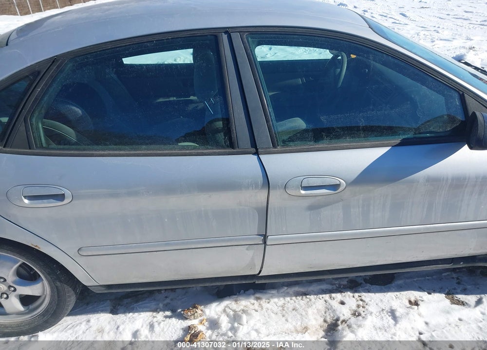2005 FORD TAURUS SE VIN: 1FAFP53265A122448