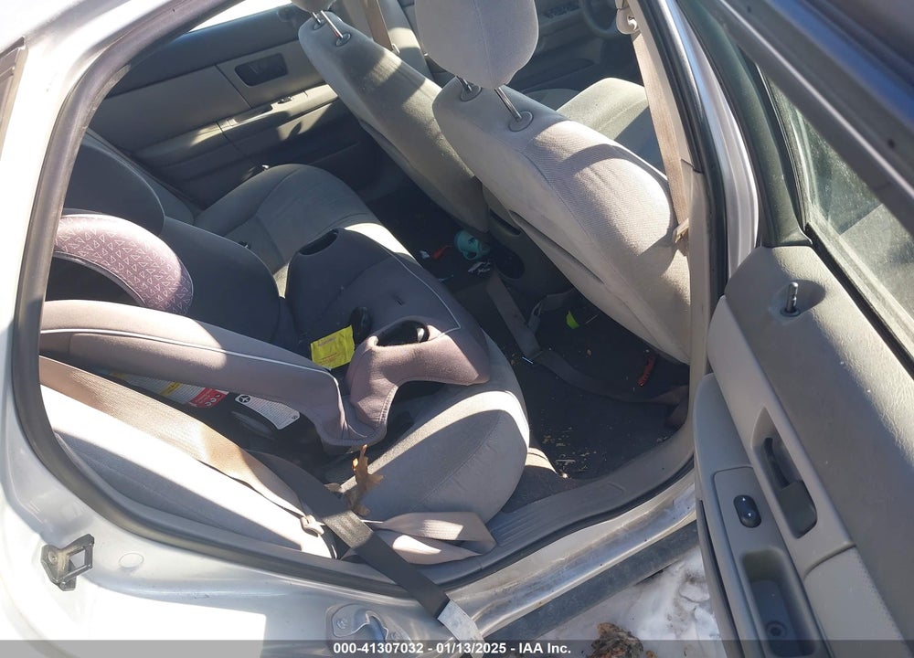 2005 FORD TAURUS SE VIN: 1FAFP53265A122448
