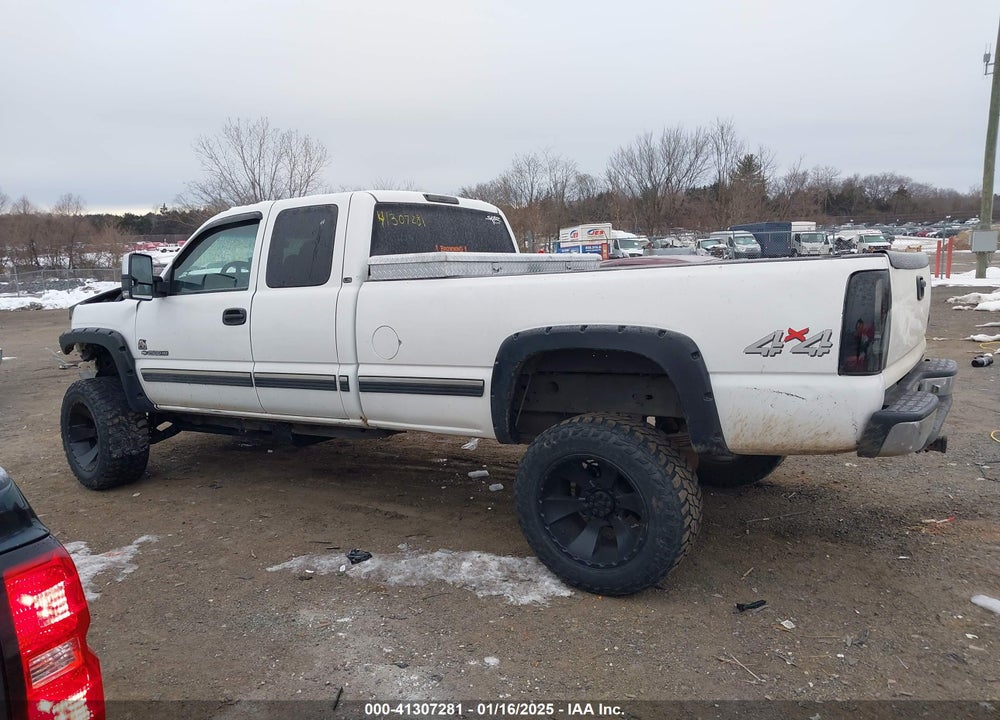 2002 CHEVROLET SILVERADO 2500HD LS VIN: 1GCHK29UX2E118125