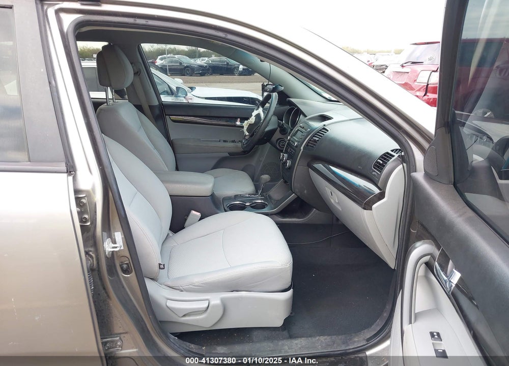 2012 KIA SORENTO LX VIN: 5XYKT4A15CG203897