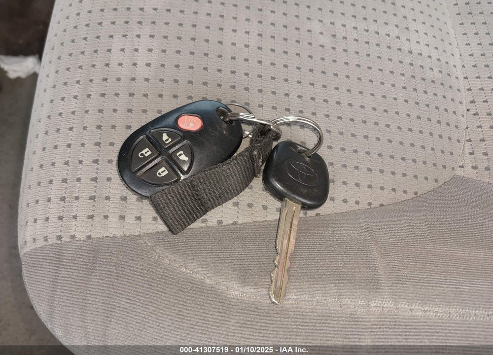 2008 TOYOTA SIENNA LE VIN: 5TDZK23C68S225308