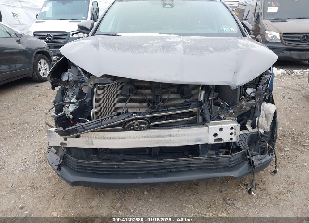 2019 TOYOTA HIGHLANDER LE PLUS VIN: 5TDBZRFH4KS702662