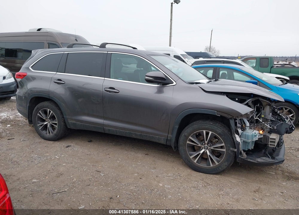 2019 TOYOTA HIGHLANDER LE PLUS VIN: 5TDBZRFH4KS702662