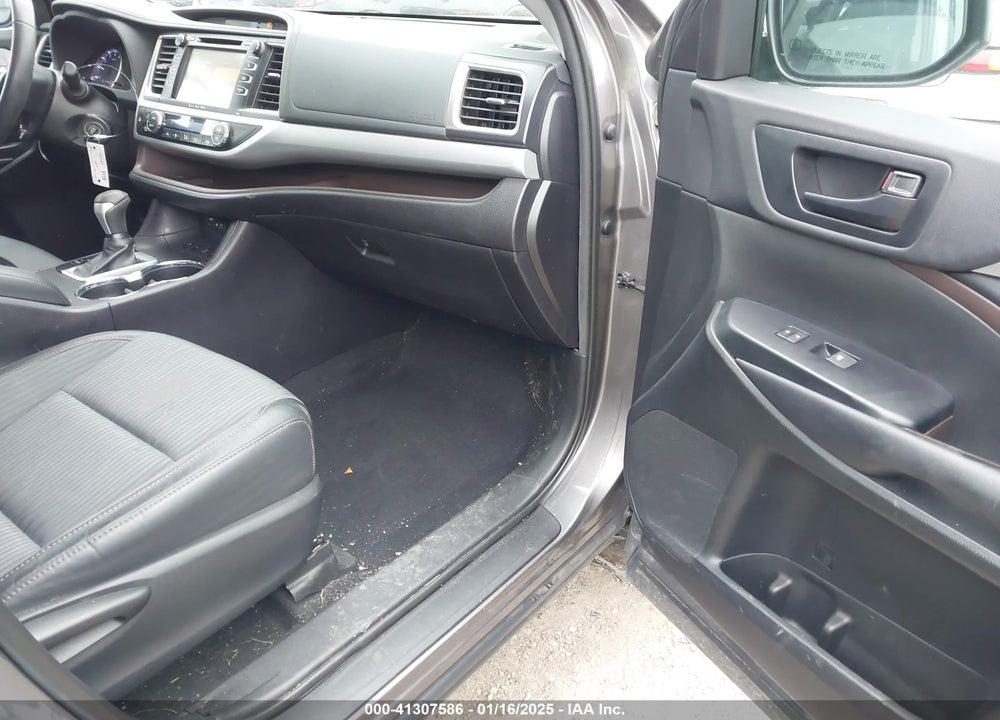 2019 TOYOTA HIGHLANDER LE PLUS VIN: 5TDBZRFH4KS702662