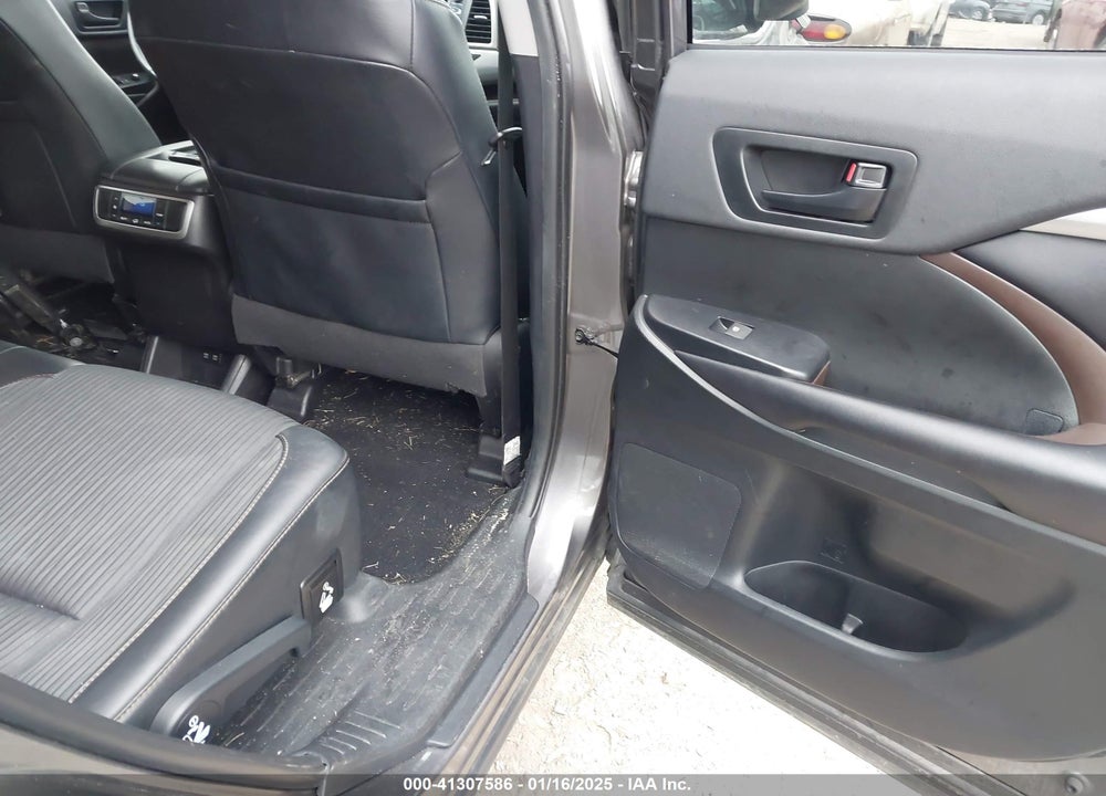 2019 TOYOTA HIGHLANDER LE PLUS VIN: 5TDBZRFH4KS702662