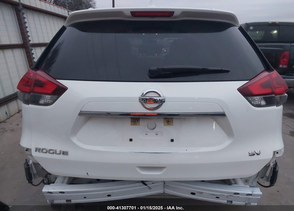 2018 NISSAN ROGUE VIN: KNMAT2MT0JP571458