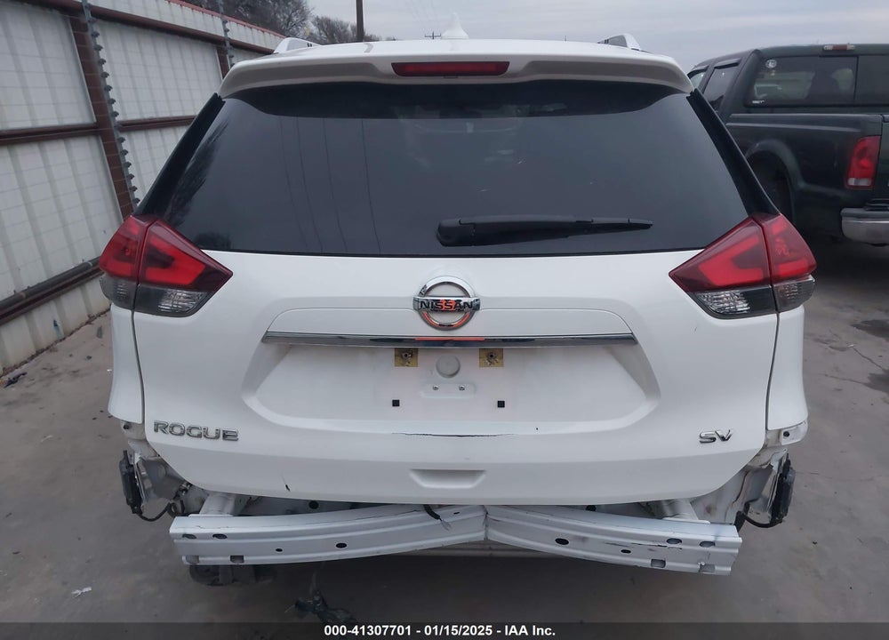 2018 NISSAN ROGUE VIN: KNMAT2MT0JP571458