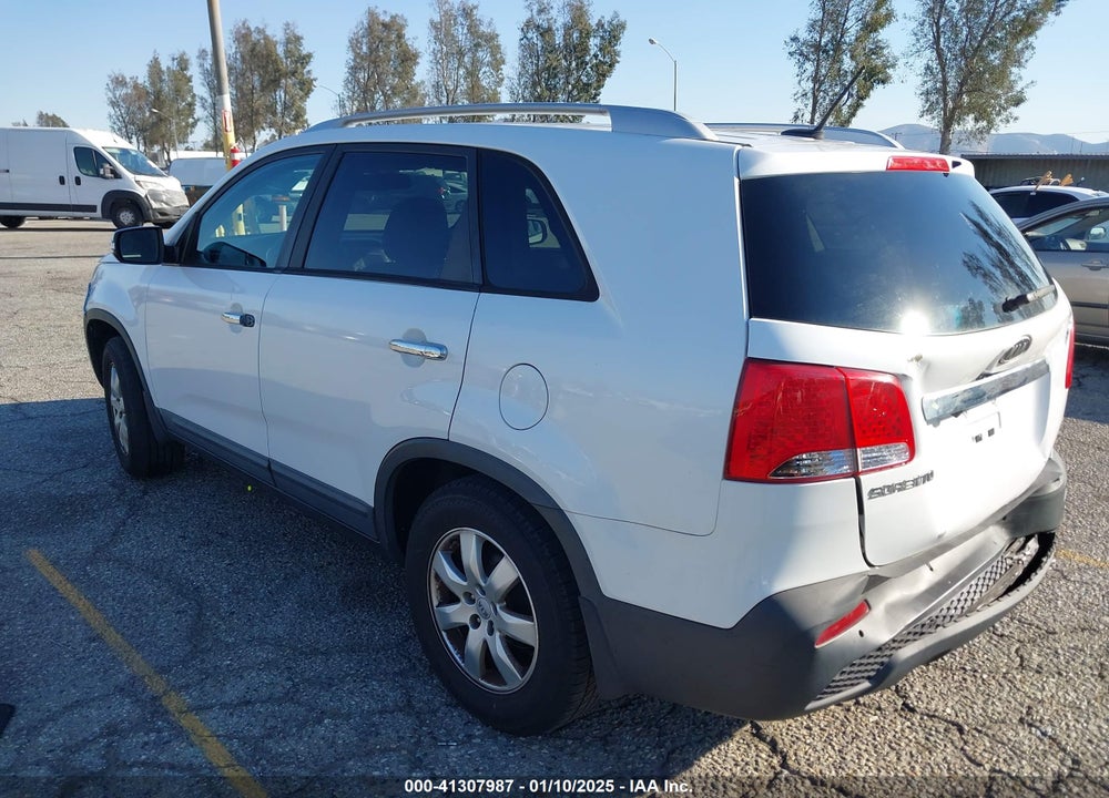 2013 KIA SORENTO LX VIN: 5XYKT3A62DG424090