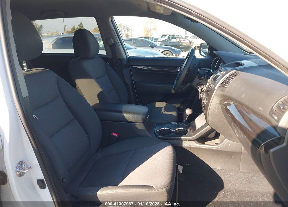 2013 KIA SORENTO LX VIN: 5XYKT3A62DG424090