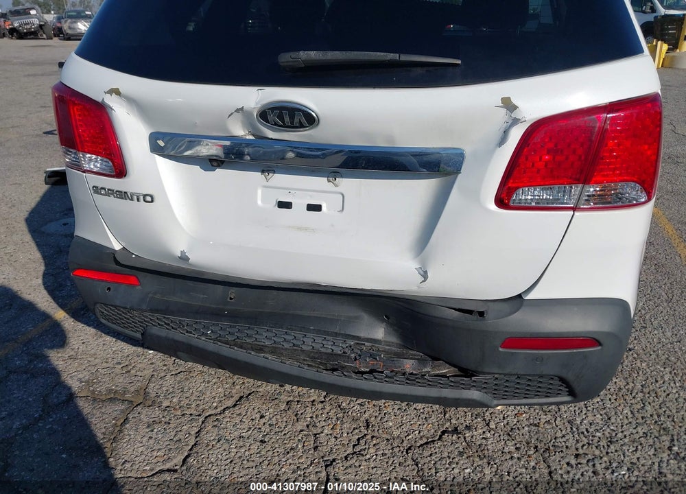 2013 KIA SORENTO LX VIN: 5XYKT3A62DG424090