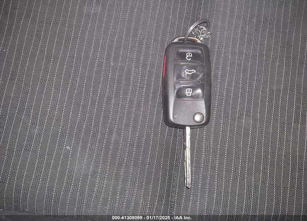 2012 VOLKSWAGEN TIGUAN S VIN: WVGBV7AX6CW565610