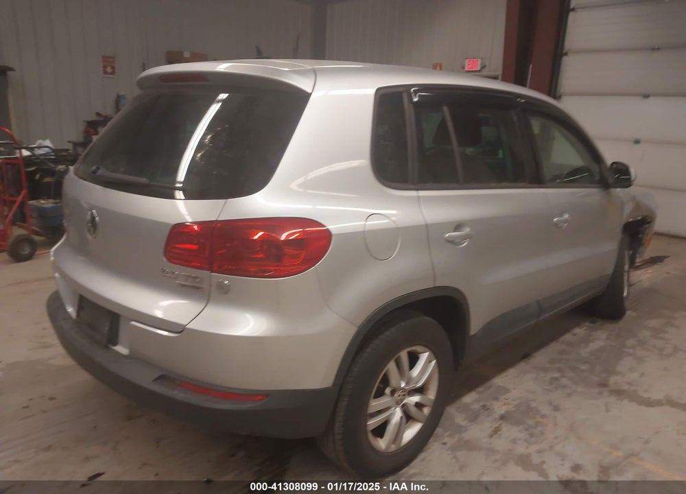 2012 VOLKSWAGEN TIGUAN S VIN: WVGBV7AX6CW565610