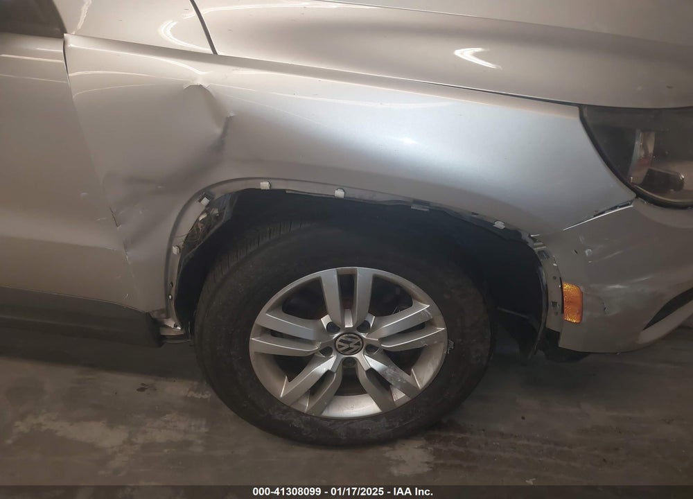2012 VOLKSWAGEN TIGUAN S VIN: WVGBV7AX6CW565610