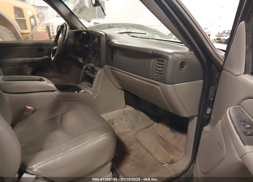 2004 CHEVROLET TAHOE LS VIN: 1GNEK13Z34J238495