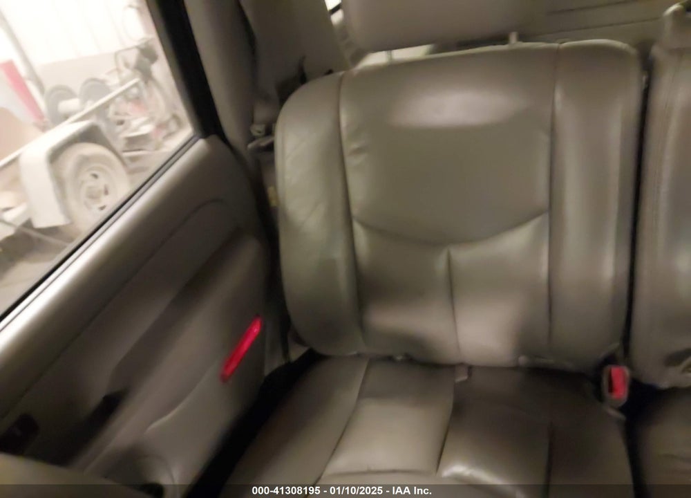 2004 CHEVROLET TAHOE LS VIN: 1GNEK13Z34J238495