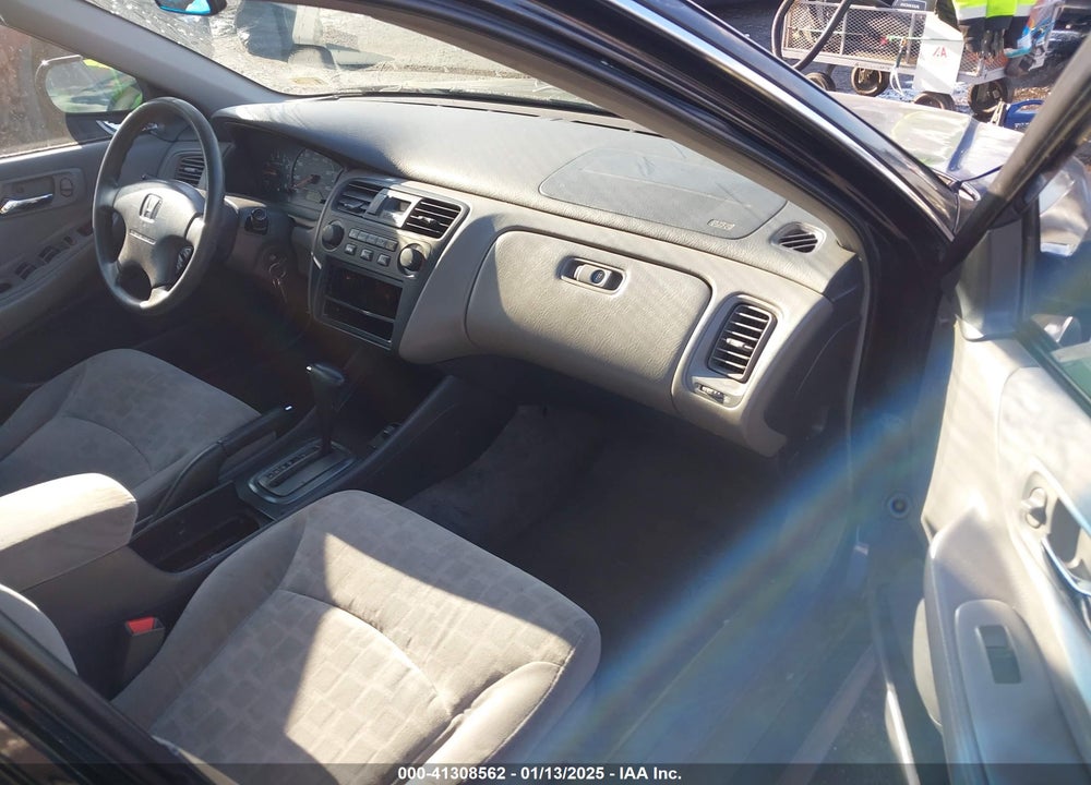 2001 HONDA ACCORD 2.3 EX VIN: 1HGCG566X1A052802