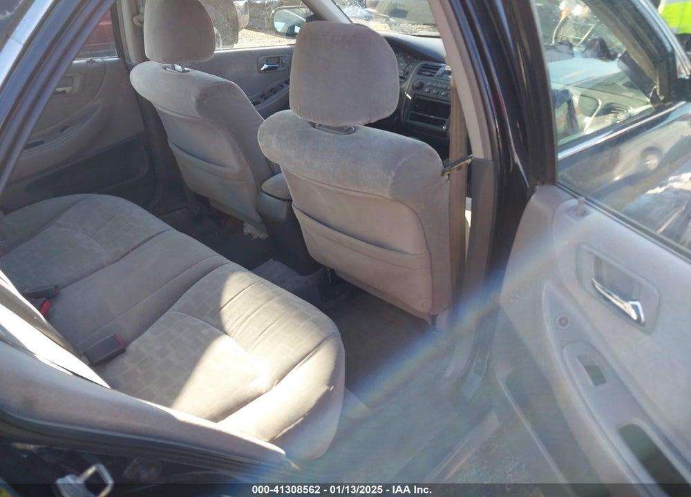 2001 HONDA ACCORD 2.3 EX VIN: 1HGCG566X1A052802