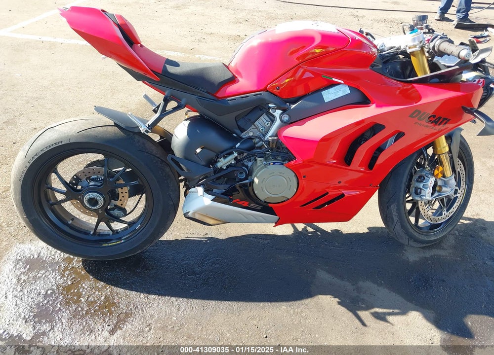 2024 DUCATI PANIGALE V4S VIN: ZDMDAGWW6RB009942