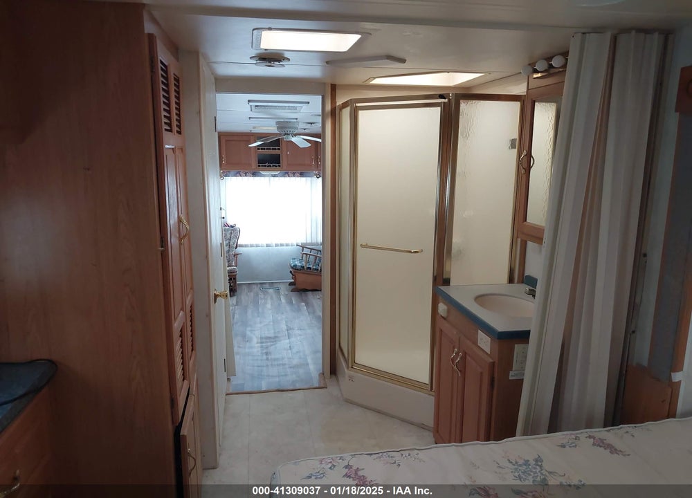 2001 HOLIDAY RAMBLER PRESIDENTIAL TRAVEL TRAILER VIN: 1KB311J241E120815