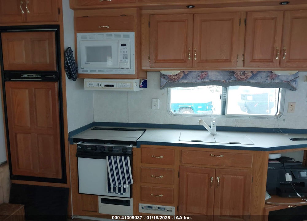 2001 HOLIDAY RAMBLER PRESIDENTIAL TRAVEL TRAILER VIN: 1KB311J241E120815
