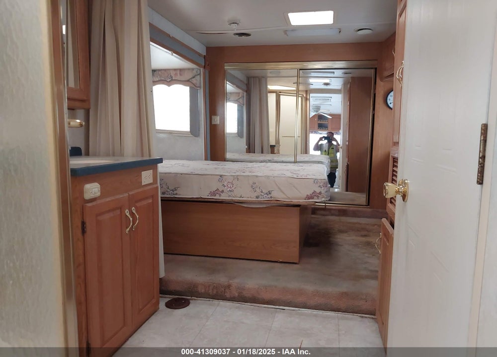 2001 HOLIDAY RAMBLER PRESIDENTIAL TRAVEL TRAILER VIN: 1KB311J241E120815