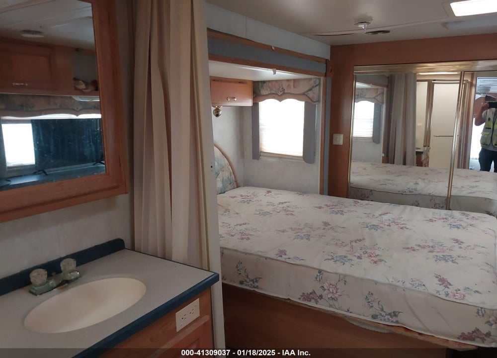 2001 HOLIDAY RAMBLER PRESIDENTIAL TRAVEL TRAILER VIN: 1KB311J241E120815