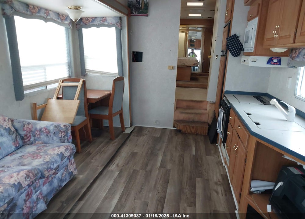 2001 HOLIDAY RAMBLER PRESIDENTIAL TRAVEL TRAILER VIN: 1KB311J241E120815