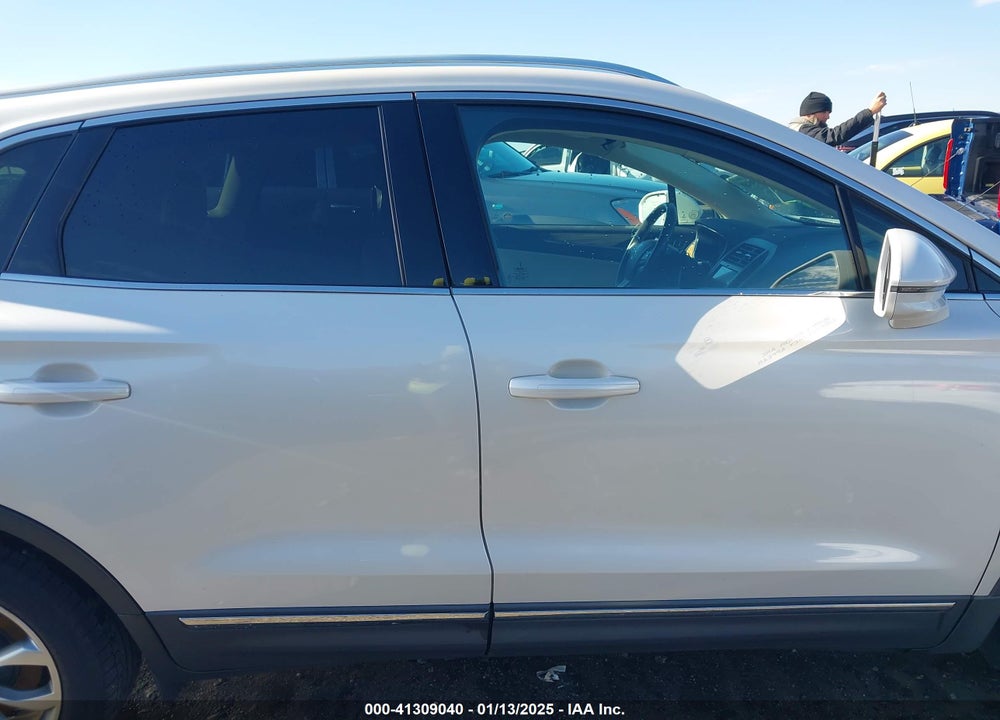2016 LINCOLN MKC SELECT VIN: 5LMCJ2C98GUJ00701