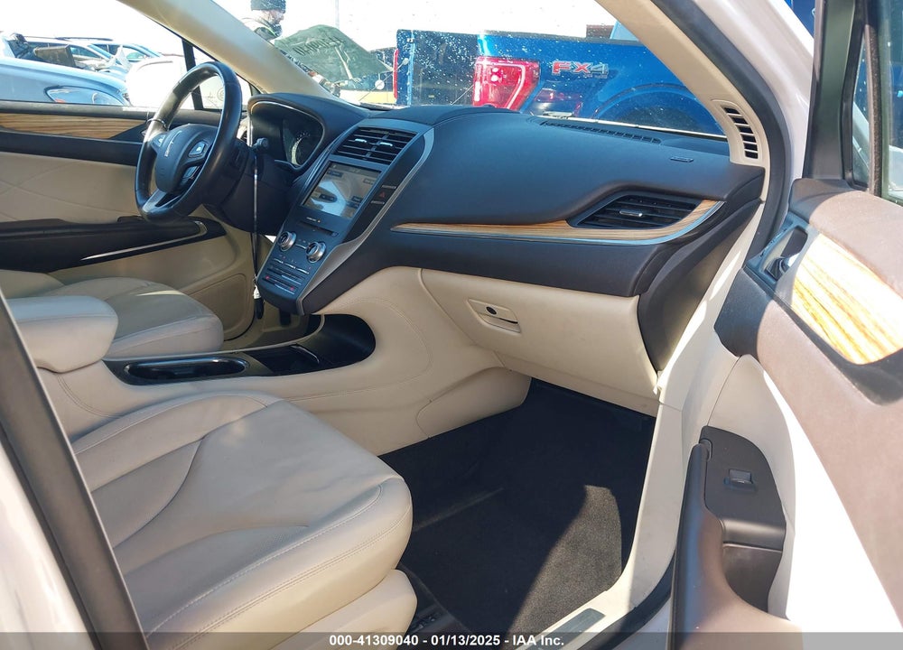 2016 LINCOLN MKC SELECT VIN: 5LMCJ2C98GUJ00701