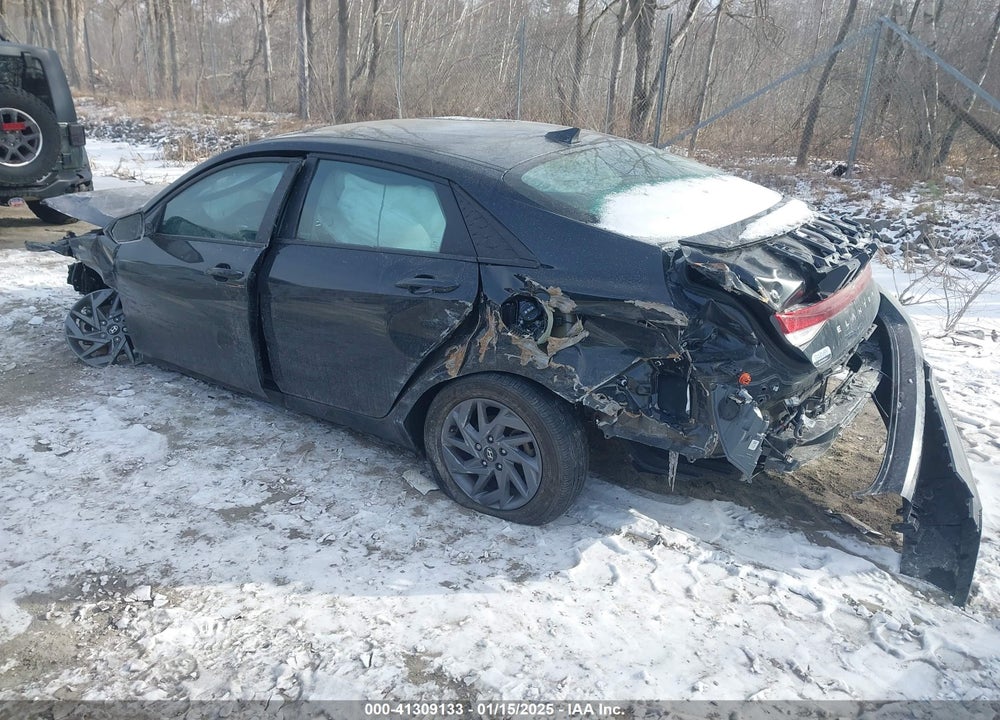 2024 HYUNDAI ELANTRA VIN: KMHLM4DG3RU727957