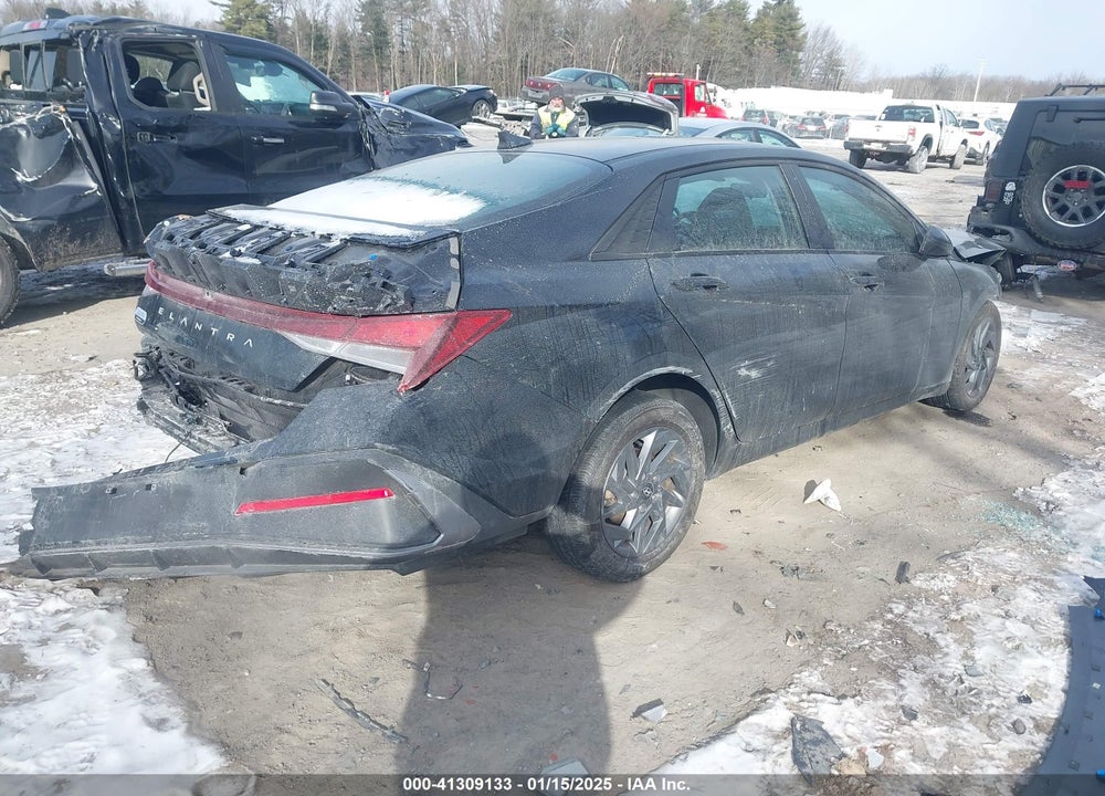 2024 HYUNDAI ELANTRA VIN: KMHLM4DG3RU727957