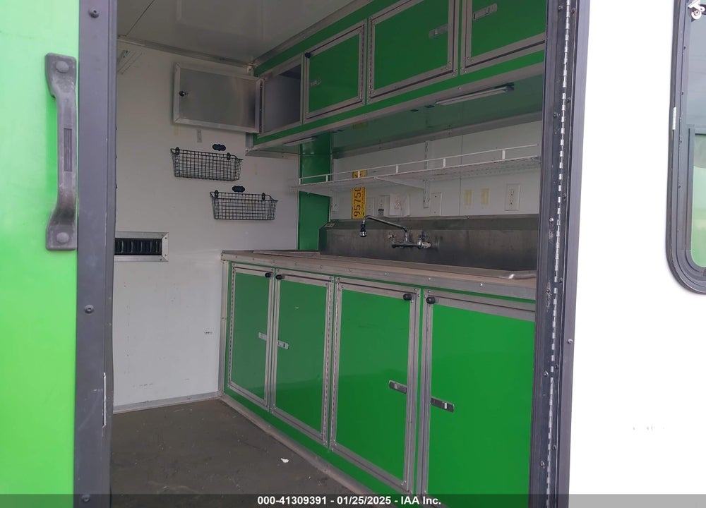 2018 SALVATION TRAILERS FOOD TRAILER VIN: 7GG1E2425JW002043