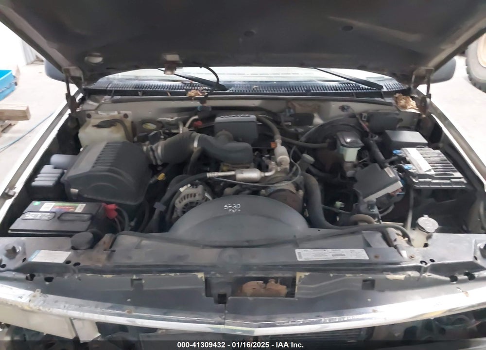 1999 CHEVROLET SUBURBAN 1500 LT VIN: 1GNFK16R0XJ576747